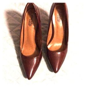 Beautiful burgundy heels 👠